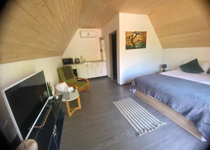 Cabanele Lu\' Dinu
