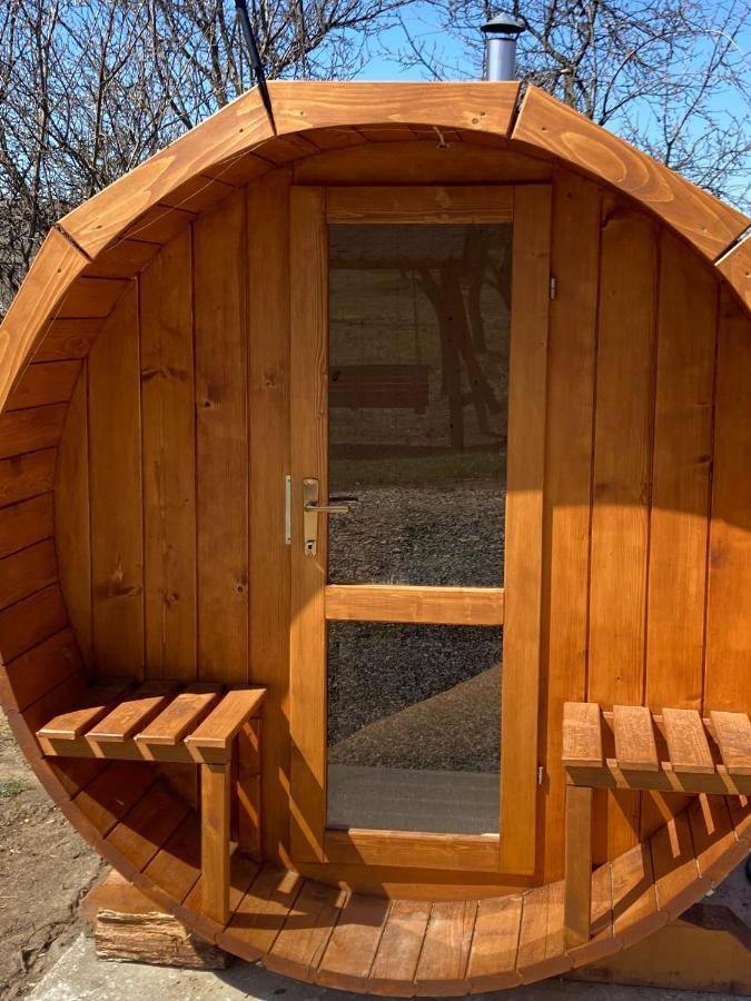 Cabanele Lu' Dinu Curtea de Argeş